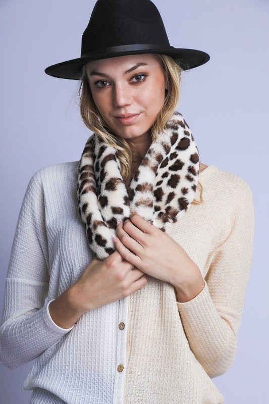 FAUX FUR LEOPARD SCARF